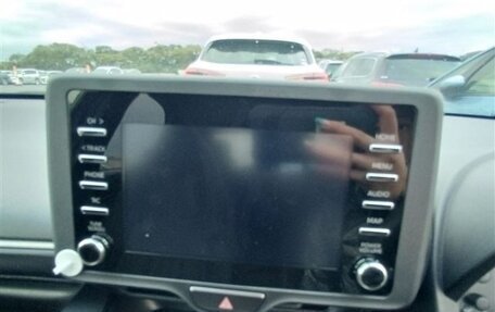 Toyota Yaris, 2022 год, 870 000 рублей, 21 фотография