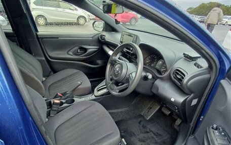 Toyota Yaris, 2022 год, 870 000 рублей, 24 фотография