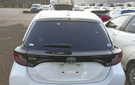 Toyota Yaris, 2021 год, 950 000 рублей, 6 фотография