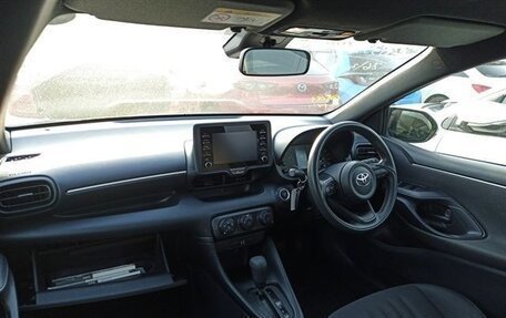 Toyota Yaris, 2021 год, 950 000 рублей, 20 фотография