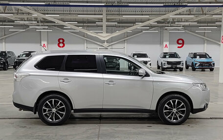 Mitsubishi Outlander III рестайлинг 3, 2014 год, 1 283 000 рублей, 8 фотография