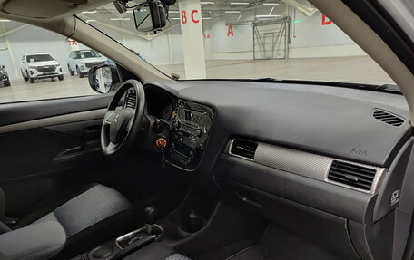 Mitsubishi Outlander III рестайлинг 3, 2014 год, 1 283 000 рублей, 15 фотография