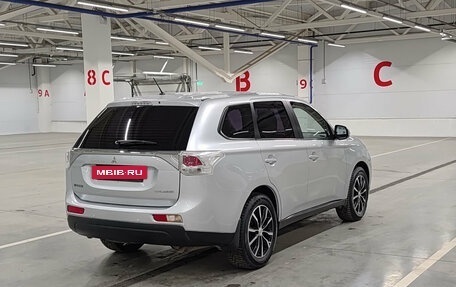 Mitsubishi Outlander III рестайлинг 3, 2014 год, 1 283 000 рублей, 9 фотография