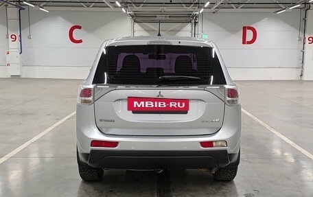 Mitsubishi Outlander III рестайлинг 3, 2014 год, 1 283 000 рублей, 10 фотография