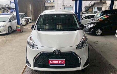 Toyota Sienta II, 2022 год, 1 426 000 рублей, 2 фотография