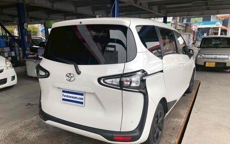 Toyota Sienta II, 2022 год, 1 426 000 рублей, 8 фотография