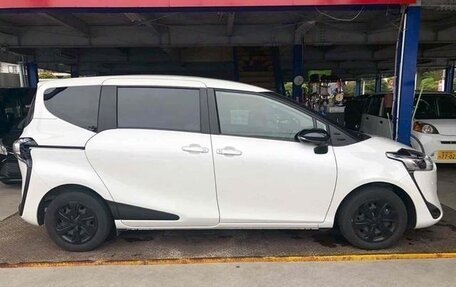 Toyota Sienta II, 2022 год, 1 426 000 рублей, 5 фотография