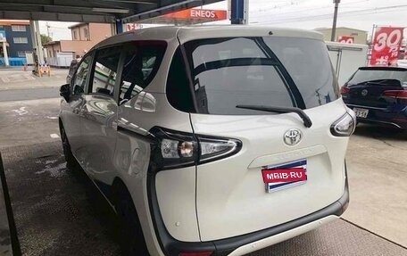 Toyota Sienta II, 2022 год, 1 426 000 рублей, 6 фотография