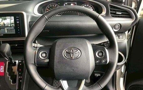 Toyota Sienta II, 2022 год, 1 426 000 рублей, 10 фотография