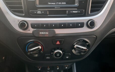 Hyundai Solaris II рестайлинг, 2017 год, 750 000 рублей, 1 фотография