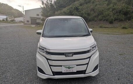 Toyota Noah III, 2021 год, 1 974 000 рублей, 3 фотография