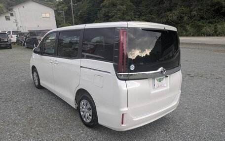Toyota Noah III, 2021 год, 1 974 000 рублей, 7 фотография