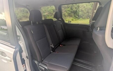 Toyota Noah III, 2021 год, 1 974 000 рублей, 22 фотография