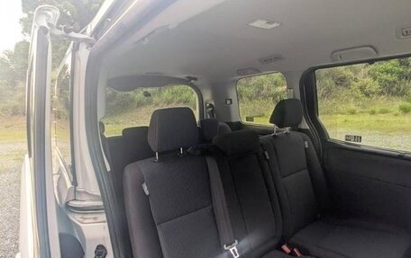 Toyota Noah III, 2021 год, 1 974 000 рублей, 23 фотография