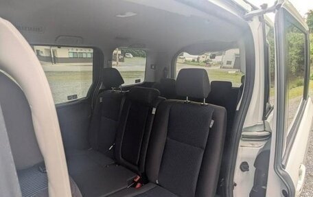 Toyota Noah III, 2021 год, 1 974 000 рублей, 28 фотография