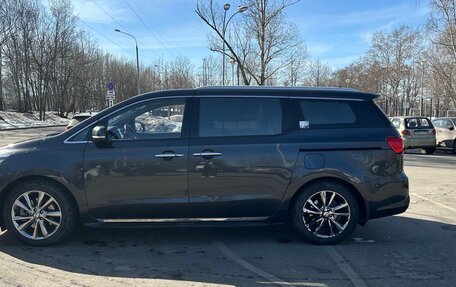 KIA Carnival III, 2019 год, 2 000 000 рублей, 2 фотография