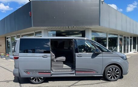 Volkswagen Multivan, 2024 год, 9 390 000 рублей, 2 фотография