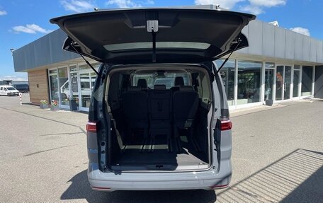 Volkswagen Multivan, 2024 год, 9 390 000 рублей, 6 фотография