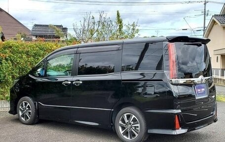 Toyota Noah III, 2021 год, 2 466 000 рублей, 3 фотография