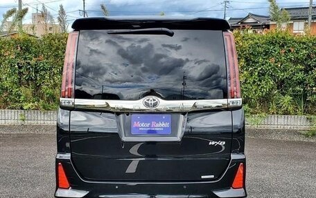 Toyota Noah III, 2021 год, 2 466 000 рублей, 4 фотография