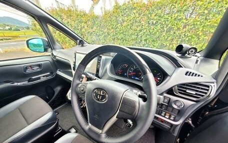 Toyota Noah III, 2021 год, 2 466 000 рублей, 9 фотография