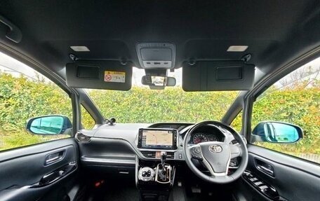 Toyota Noah III, 2021 год, 2 466 000 рублей, 6 фотография