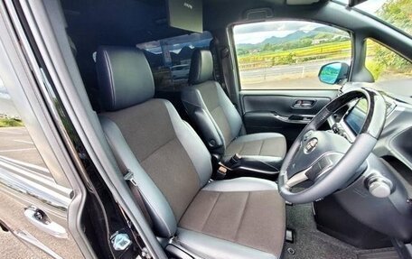 Toyota Noah III, 2021 год, 2 466 000 рублей, 11 фотография