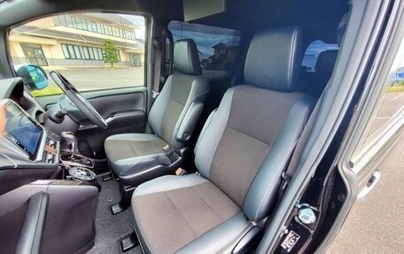 Toyota Noah III, 2021 год, 2 466 000 рублей, 12 фотография