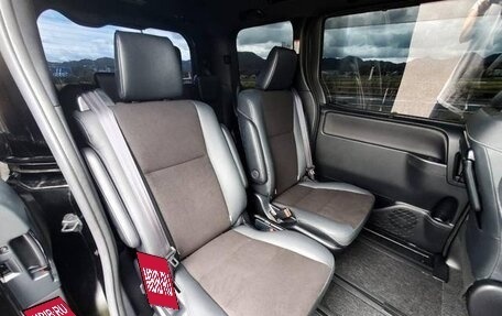 Toyota Noah III, 2021 год, 2 466 000 рублей, 13 фотография