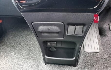 Toyota Noah III, 2021 год, 2 466 000 рублей, 18 фотография