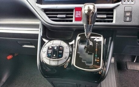 Toyota Noah III, 2021 год, 2 466 000 рублей, 17 фотография