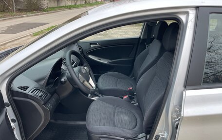 Hyundai Solaris II рестайлинг, 2015 год, 745 000 рублей, 9 фотография