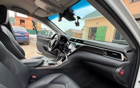 Toyota Camry, 2020 год, 2 500 000 рублей, 17 фотография