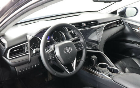 Toyota Camry, 2018 год, 3 197 000 рублей, 9 фотография