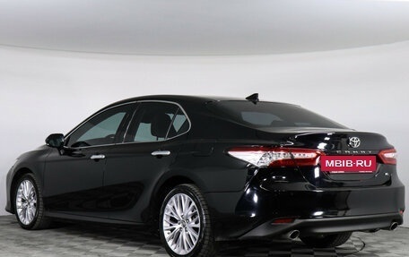 Toyota Camry, 2018 год, 3 197 000 рублей, 7 фотография