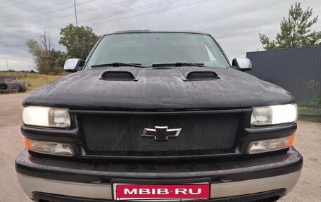 Chevrolet Tahoe II, 2001 год, 950 000 рублей, 1 фотография