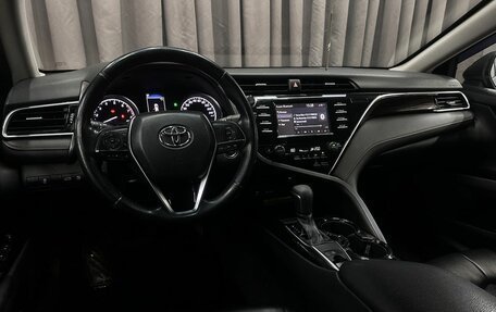 Toyota Camry, 2018 год, 2 599 999 рублей, 8 фотография