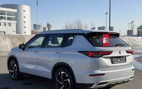 Mitsubishi Outlander, 2023 год, 3 880 000 рублей, 4 фотография