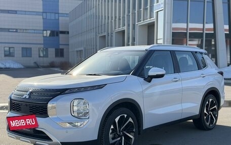 Mitsubishi Outlander, 2023 год, 3 880 000 рублей, 3 фотография