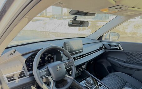 Mitsubishi Outlander, 2023 год, 3 880 000 рублей, 17 фотография