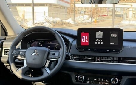 Mitsubishi Outlander, 2023 год, 3 880 000 рублей, 19 фотография