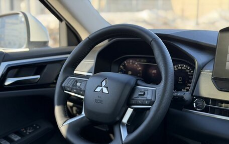 Mitsubishi Outlander, 2023 год, 3 880 000 рублей, 25 фотография