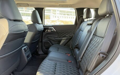 Mitsubishi Outlander, 2023 год, 3 880 000 рублей, 30 фотография