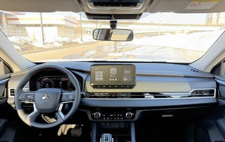 Mitsubishi Outlander, 2023 год, 3 880 000 рублей, 24 фотография