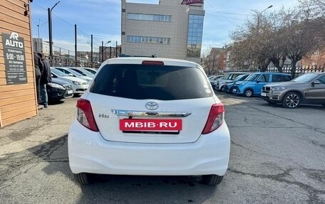 Toyota Vitz, 2013 год, 859 000 рублей, 8 фотография