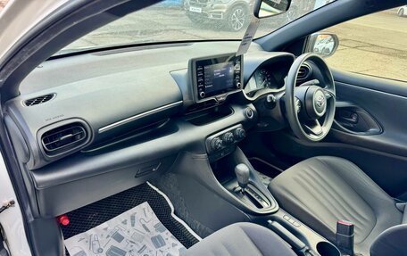 Toyota Yaris, 2021 год, 1 259 000 рублей, 14 фотография