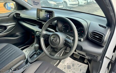 Toyota Yaris, 2021 год, 1 259 000 рублей, 12 фотография