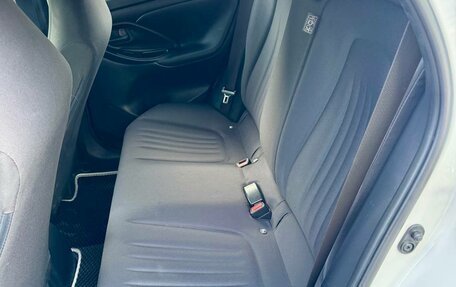 Toyota Yaris, 2021 год, 1 259 000 рублей, 19 фотография