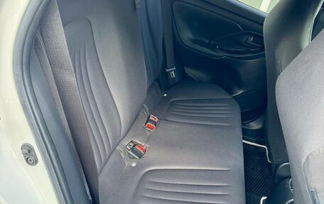 Toyota Yaris, 2021 год, 1 259 000 рублей, 20 фотография