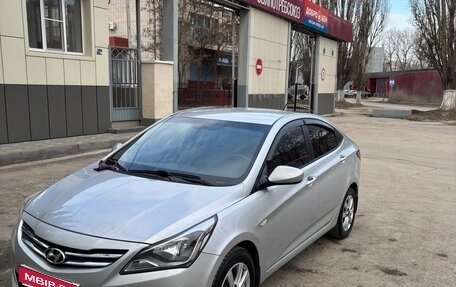 Hyundai Solaris II рестайлинг, 2015 год, 780 000 рублей, 1 фотография